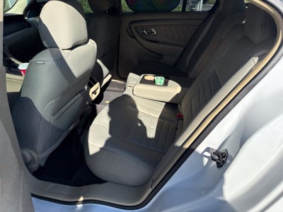2015 Ford Taurus SE