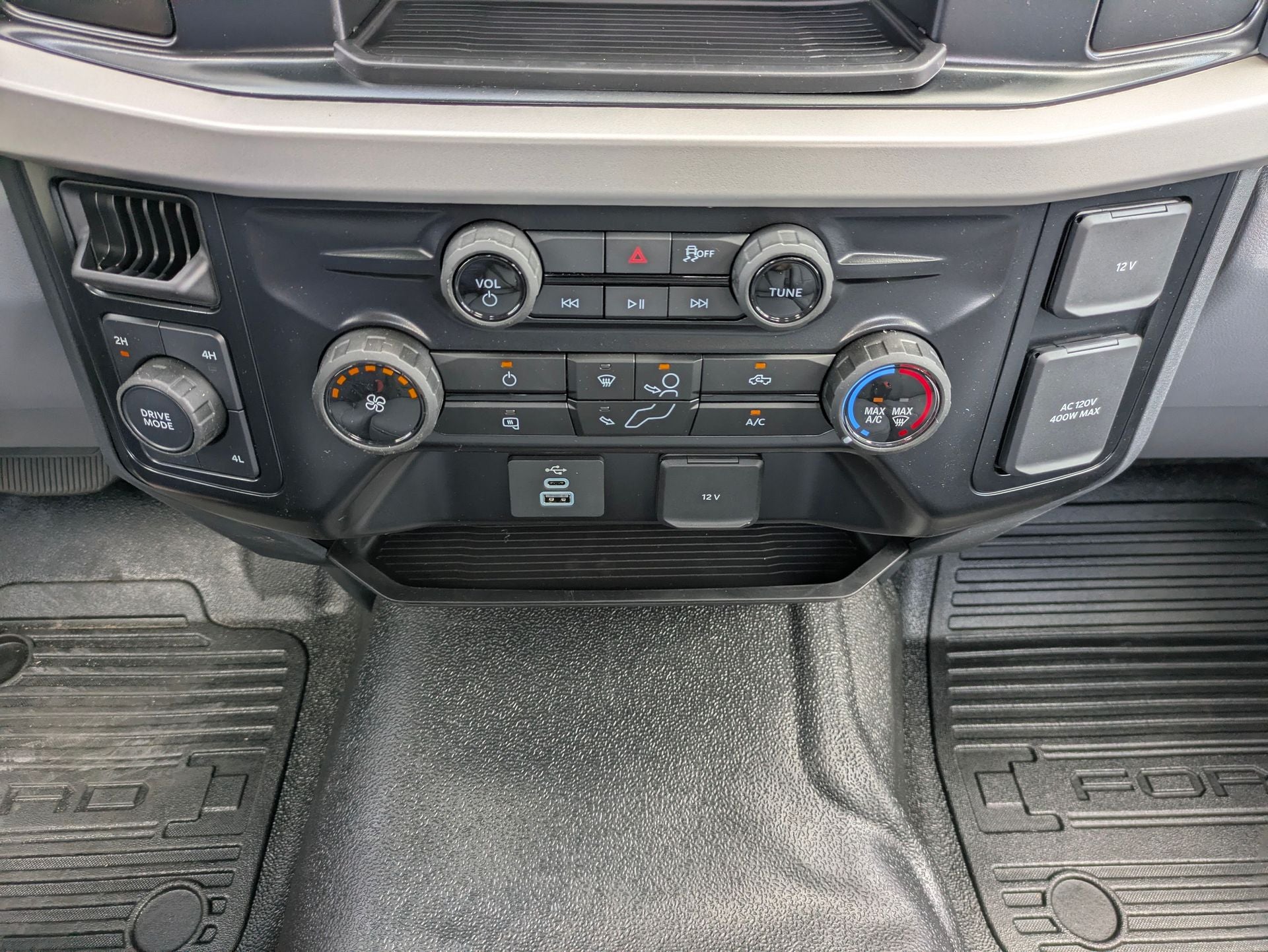 2025 Ford F-550 Super Duty Chassis Cab XL - Photo 40