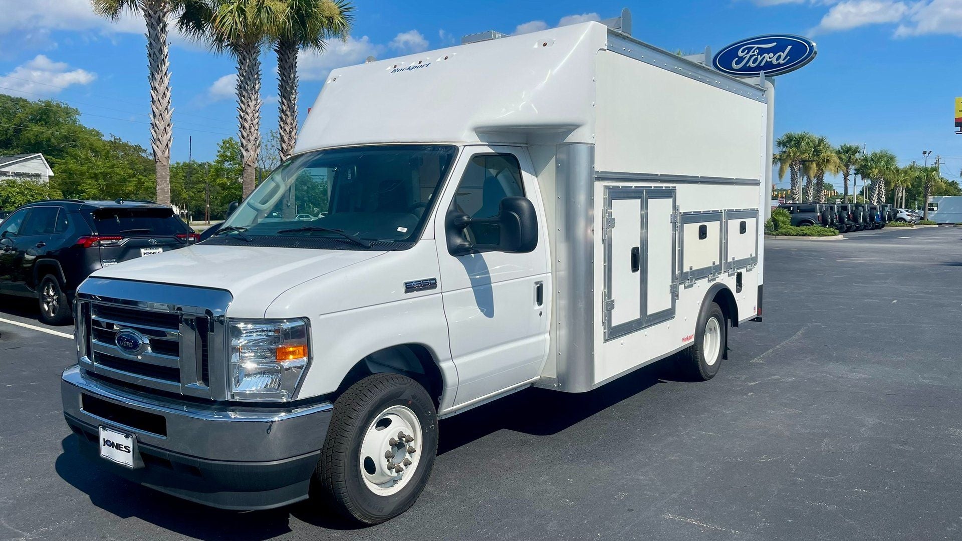 2024 Ford E-350SD E-350 SRW