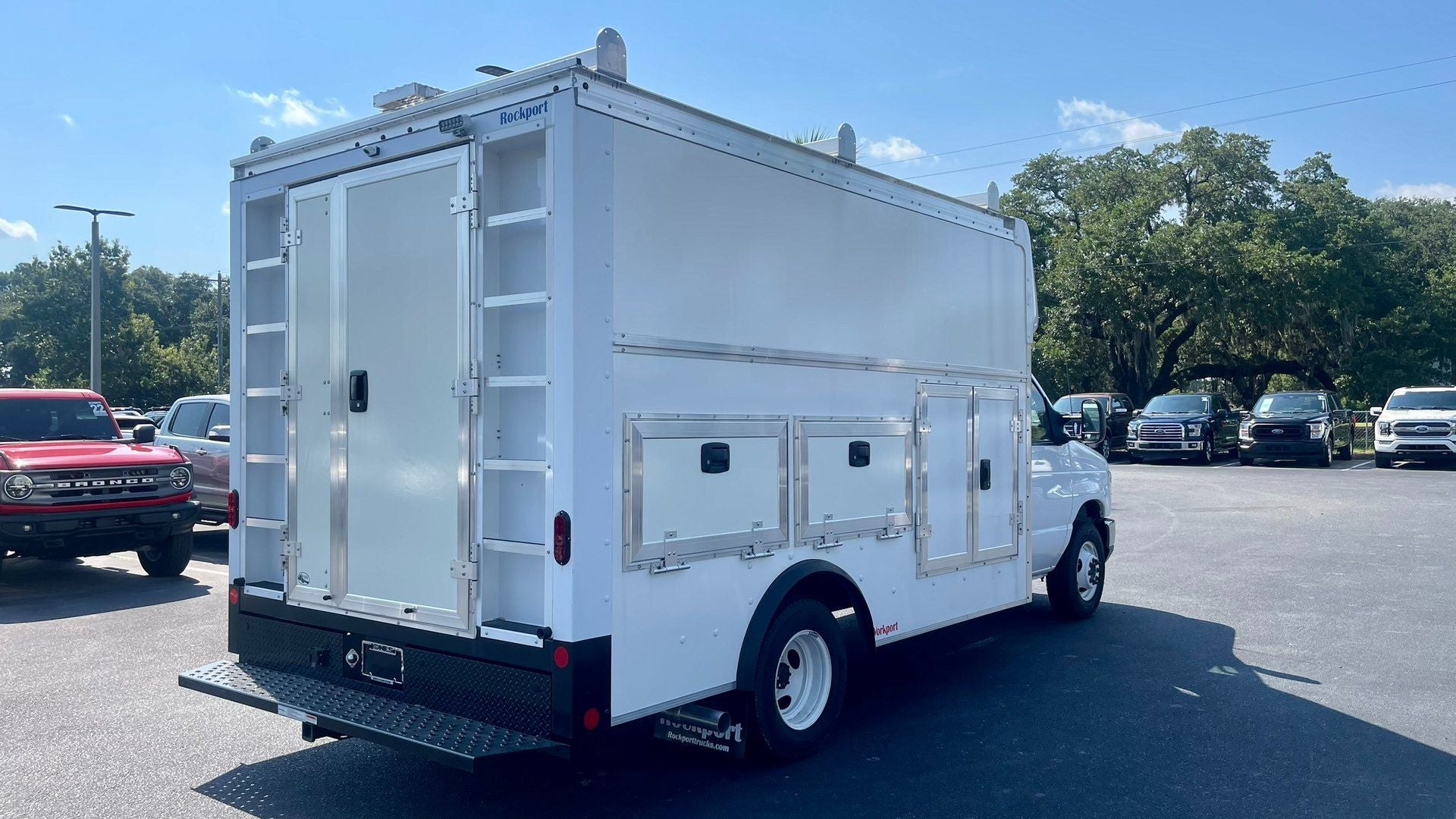 2024 Ford E-350SD E-350 SRW