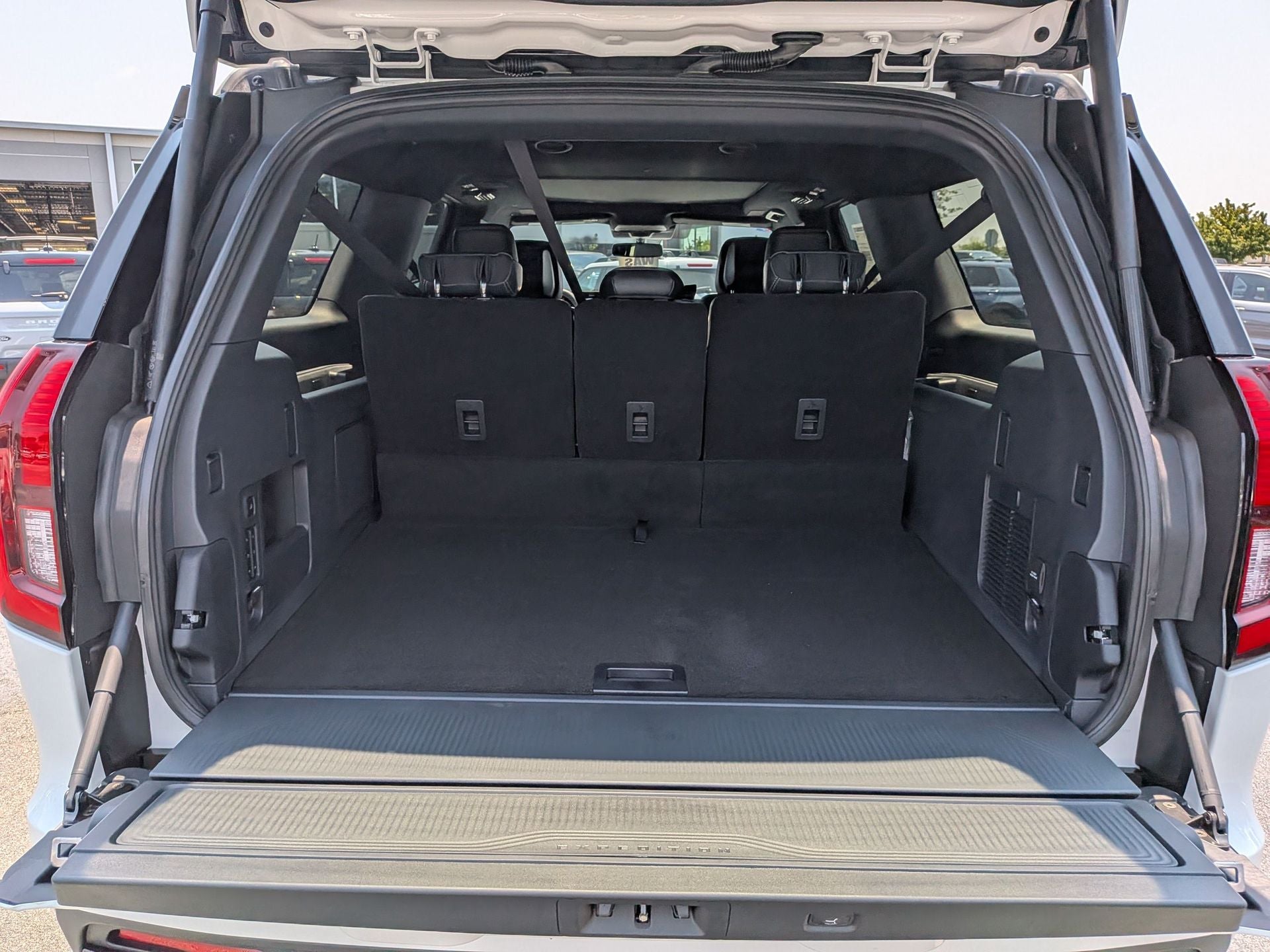 2027 Ford Expedition Max MAX Platinum