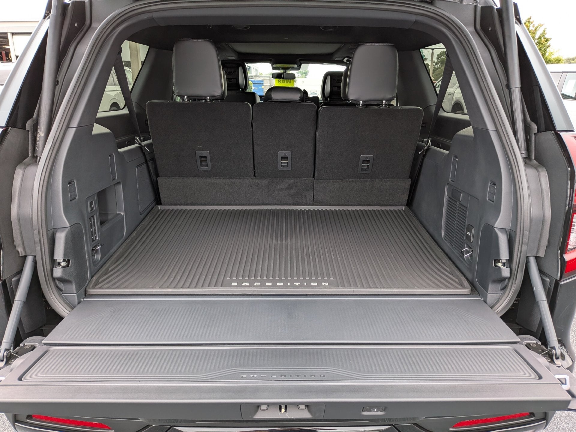 2027 Ford Expedition Max MAX Platinum