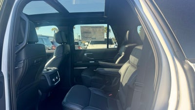 2025 Ford Expedition Platinum®