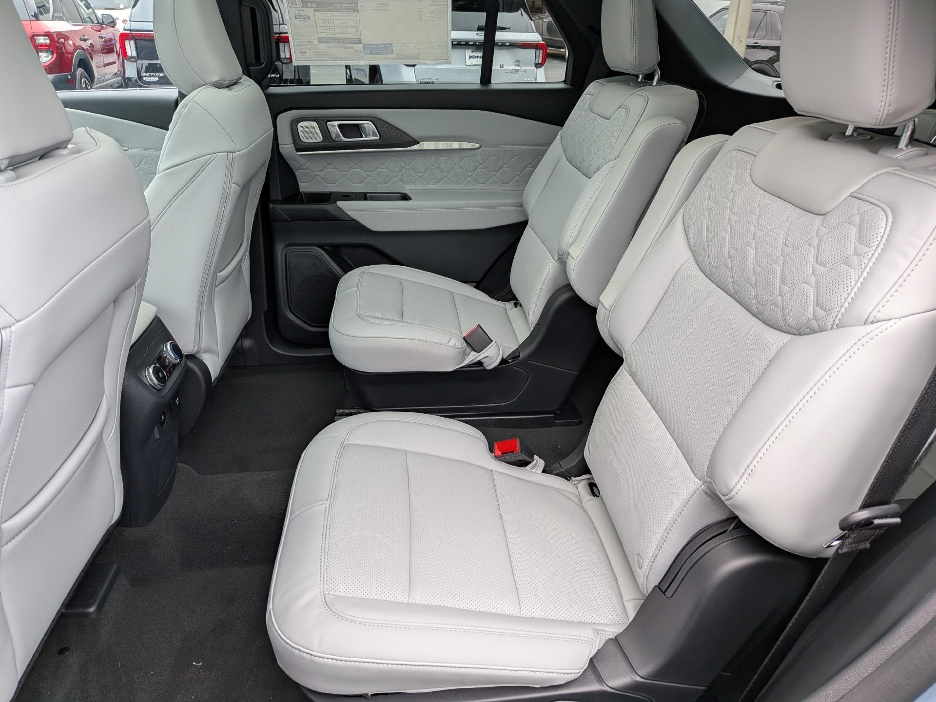 2027 Ford Explorer Platinum™