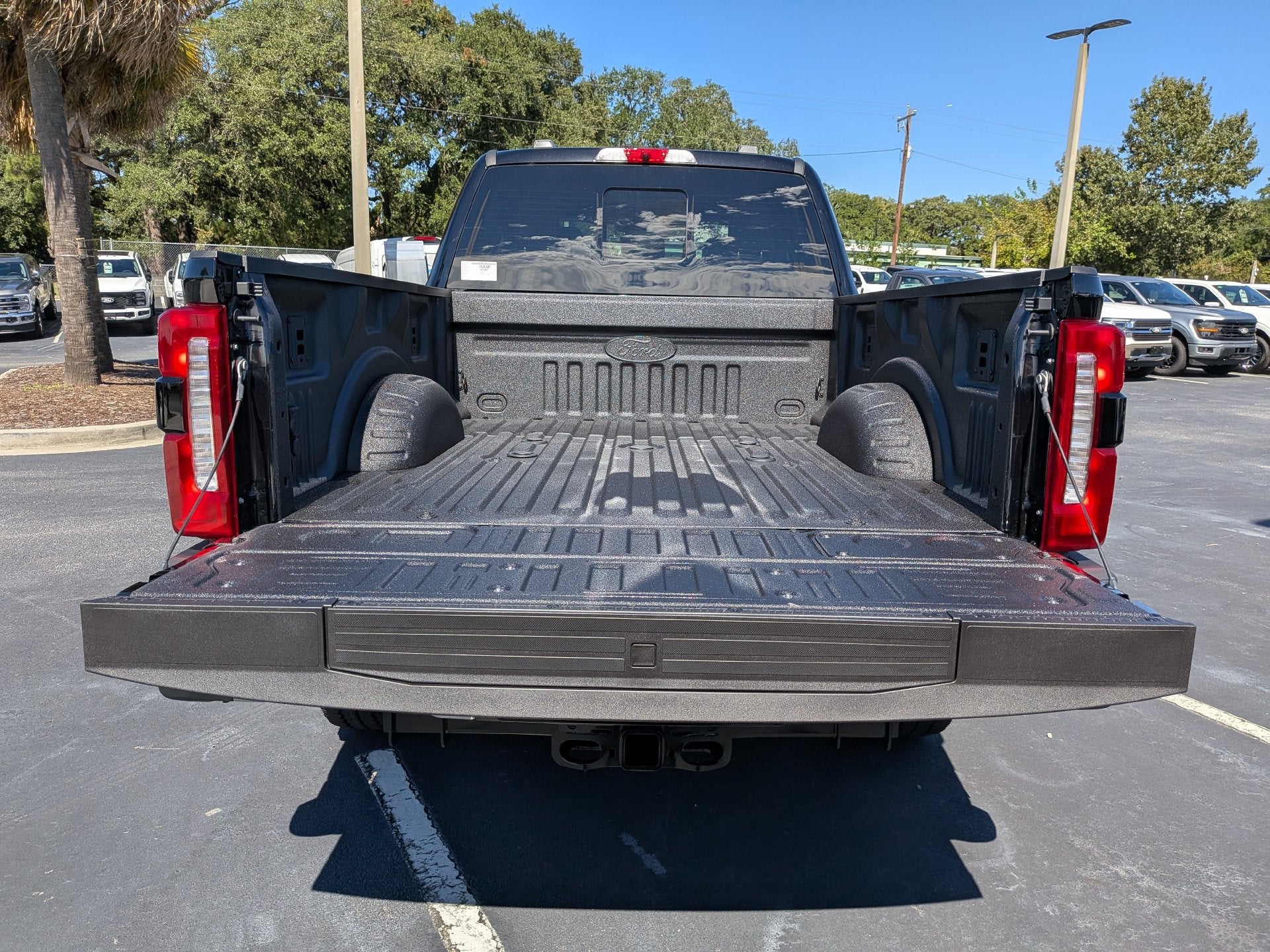 2027 Ford F-350SD F-350® Lariat®