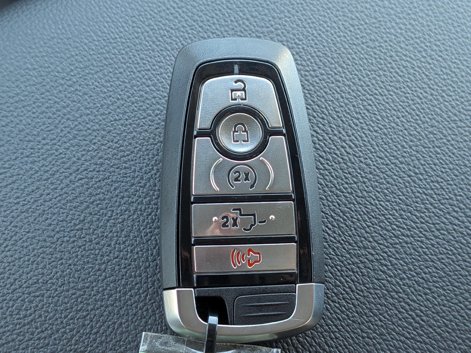 2027 Ford F-350SD F-350® Lariat®