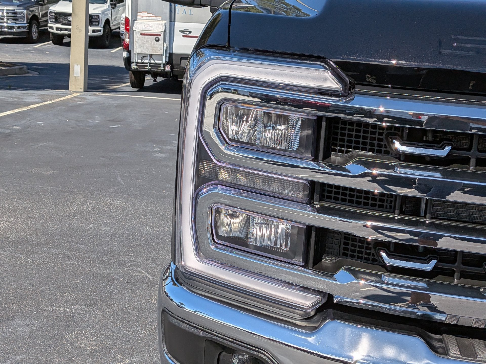 2027 Ford F-350SD F-350® Lariat®