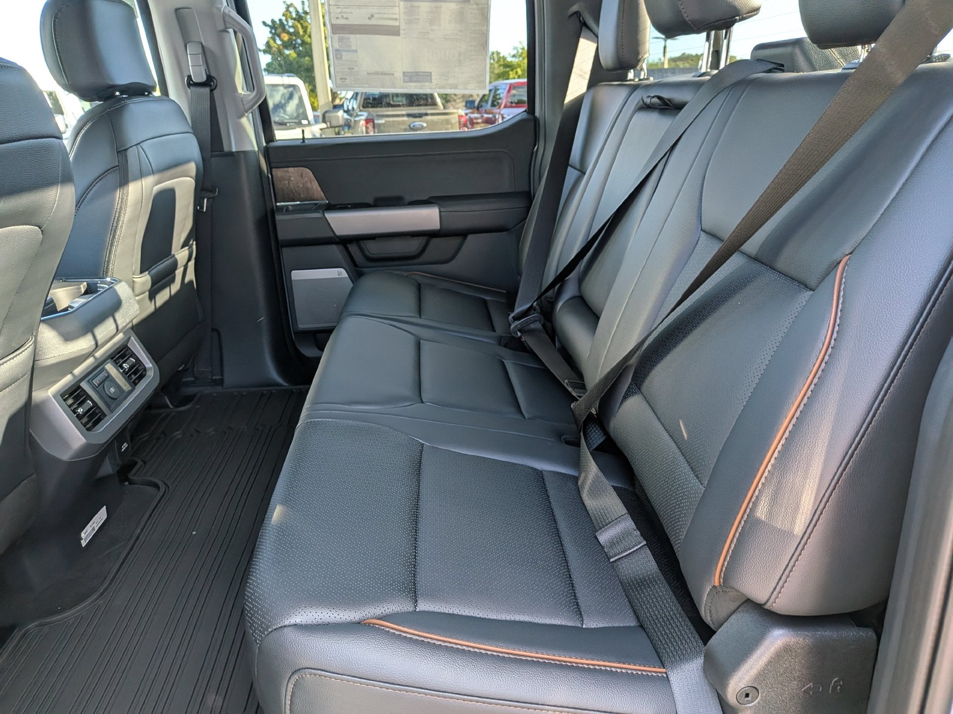 2027 Ford F-350SD F-350® Lariat®