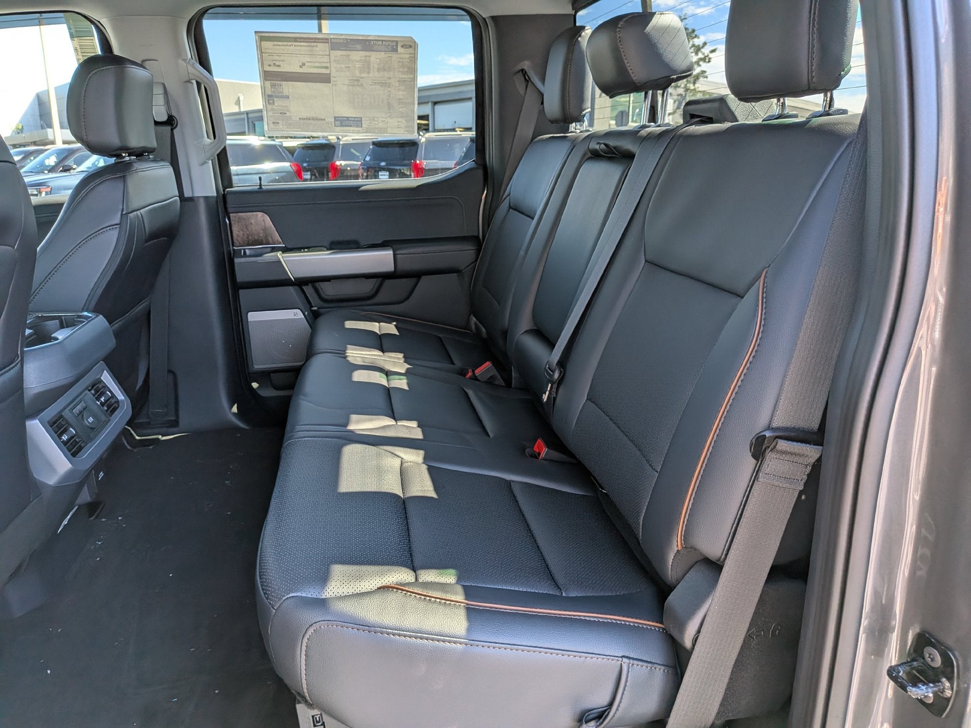 2027 Ford F-350SD F-350® Lariat®