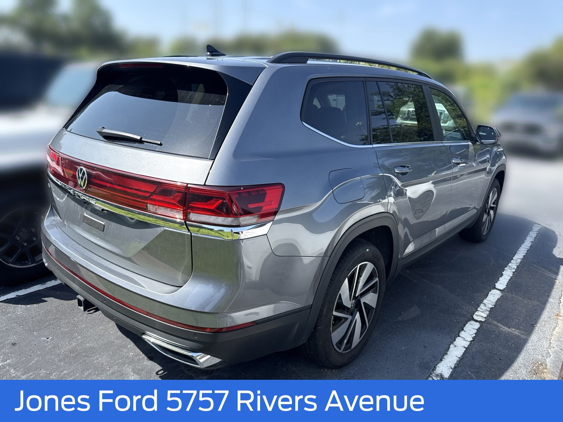 2025 Volkswagen Atlas 2.0T SE w/Technology