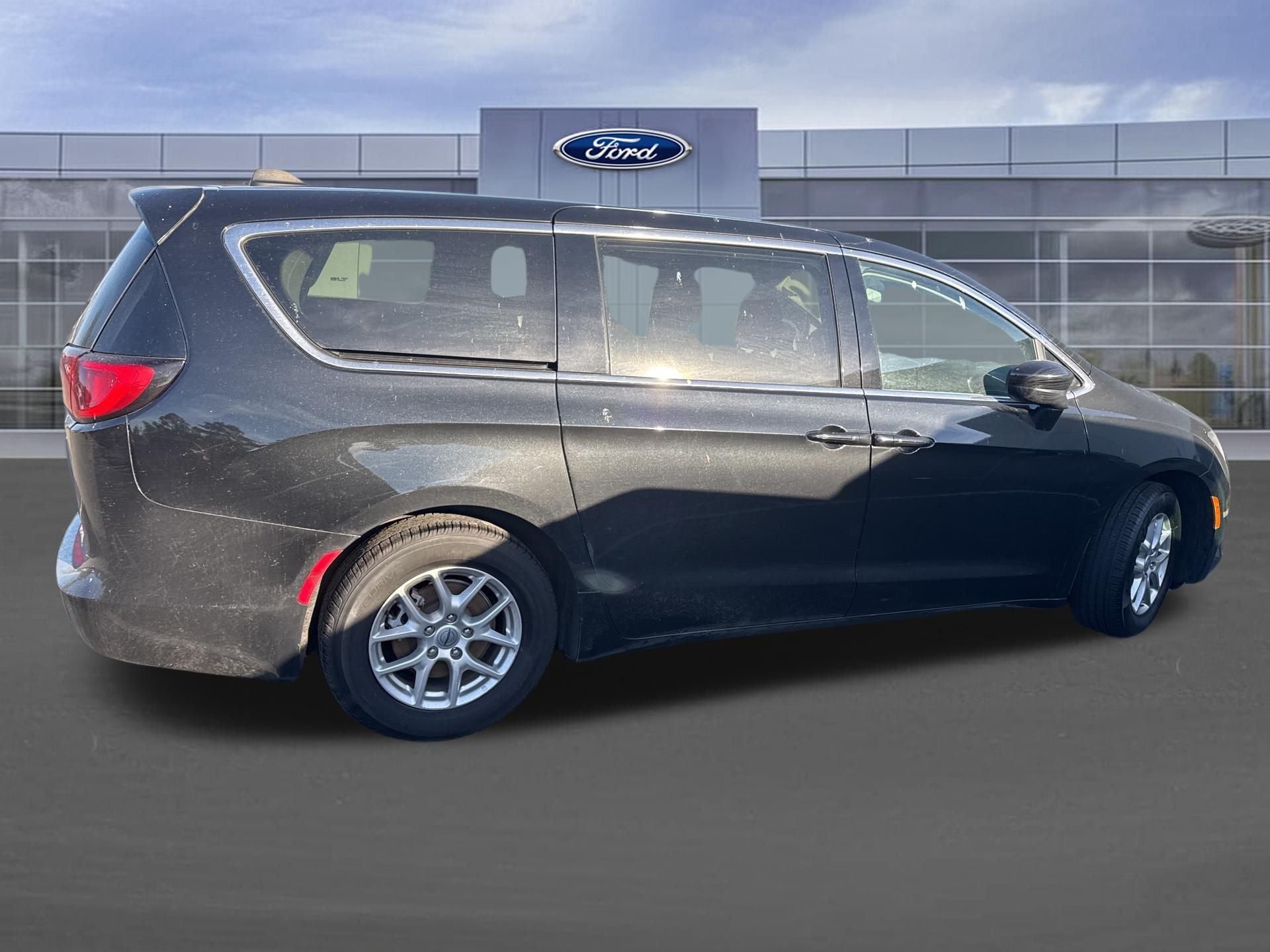 2023 Chrysler Voyager LX FWD