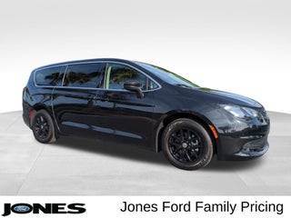 2023 Chrysler Voyager LX FWD