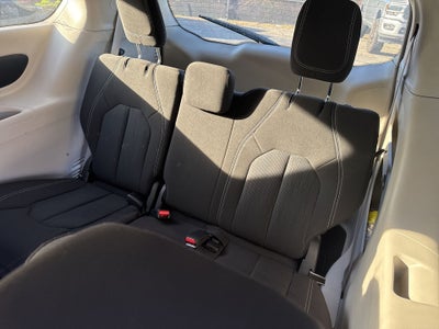 2023 Chrysler Voyager LX FWD