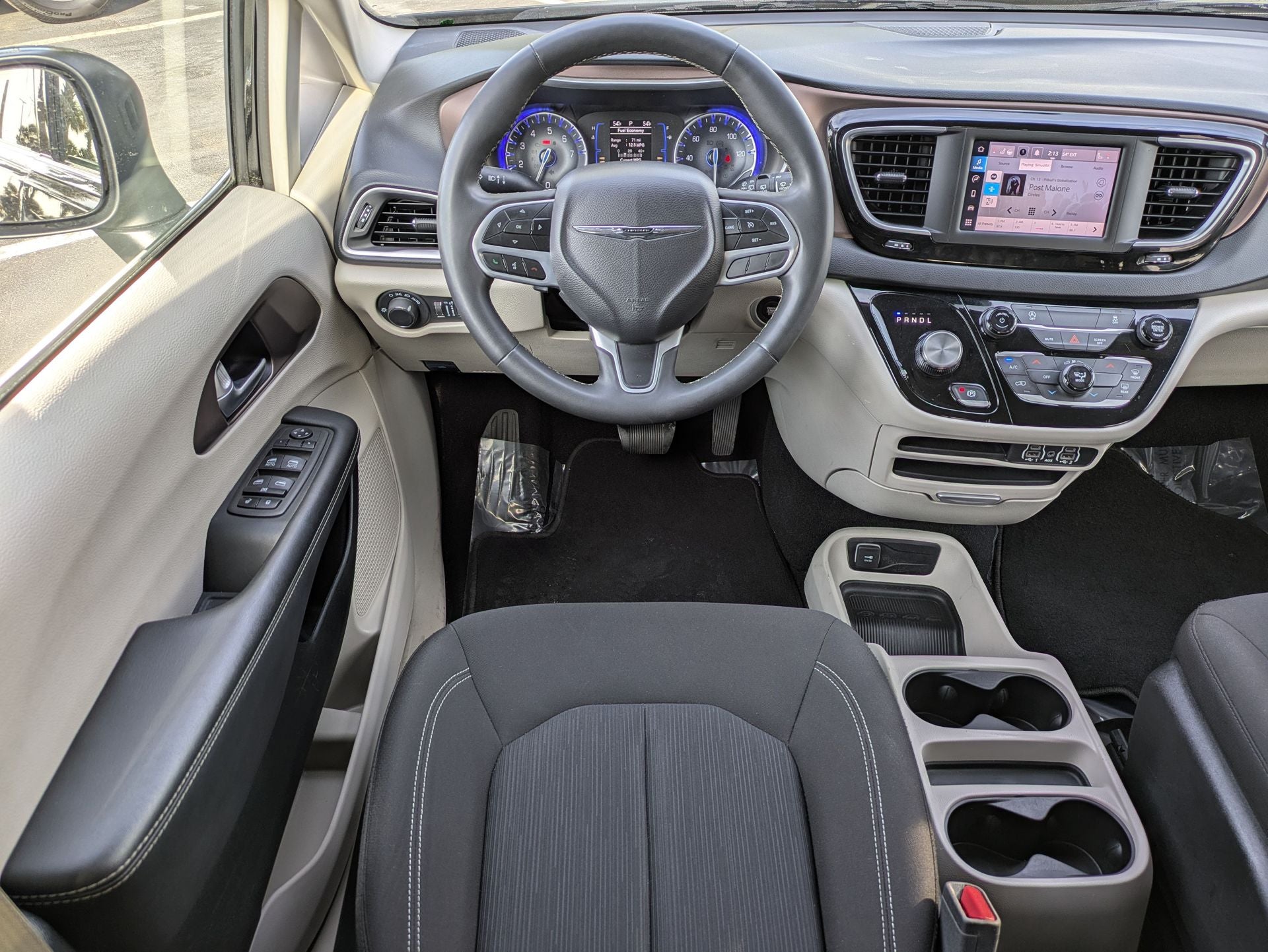 2023 Chrysler Voyager LX FWD