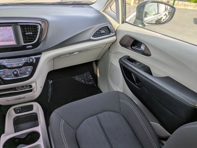 2023 Chrysler Voyager LX FWD