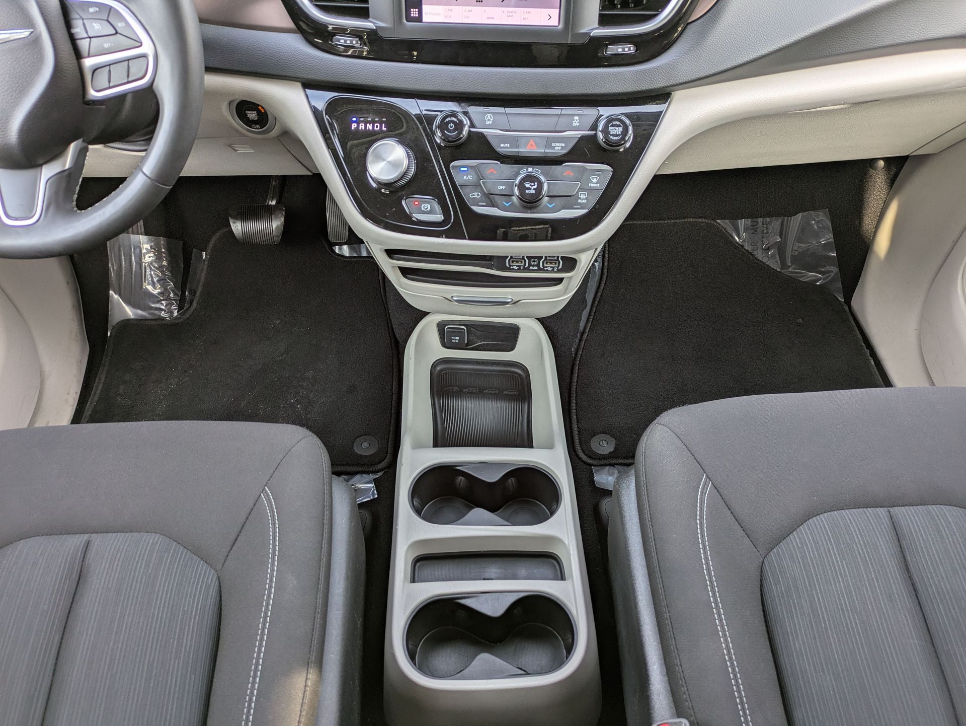 2023 Chrysler Voyager LX FWD