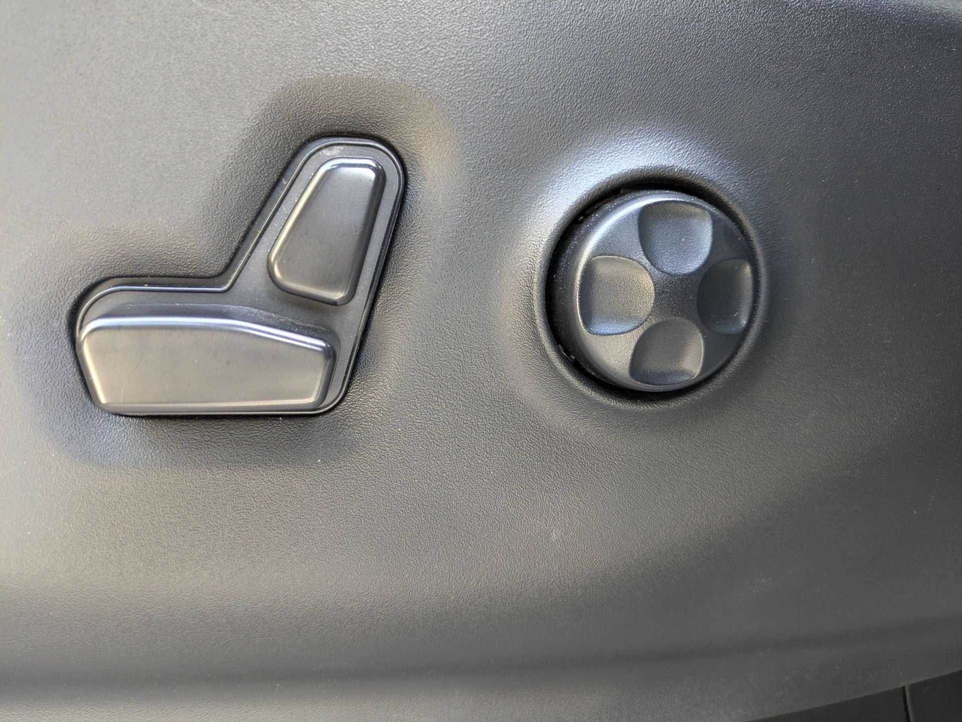 2023 Chrysler Voyager LX FWD