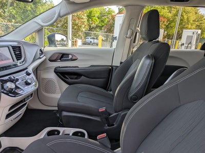 2023 Chrysler Voyager LX FWD