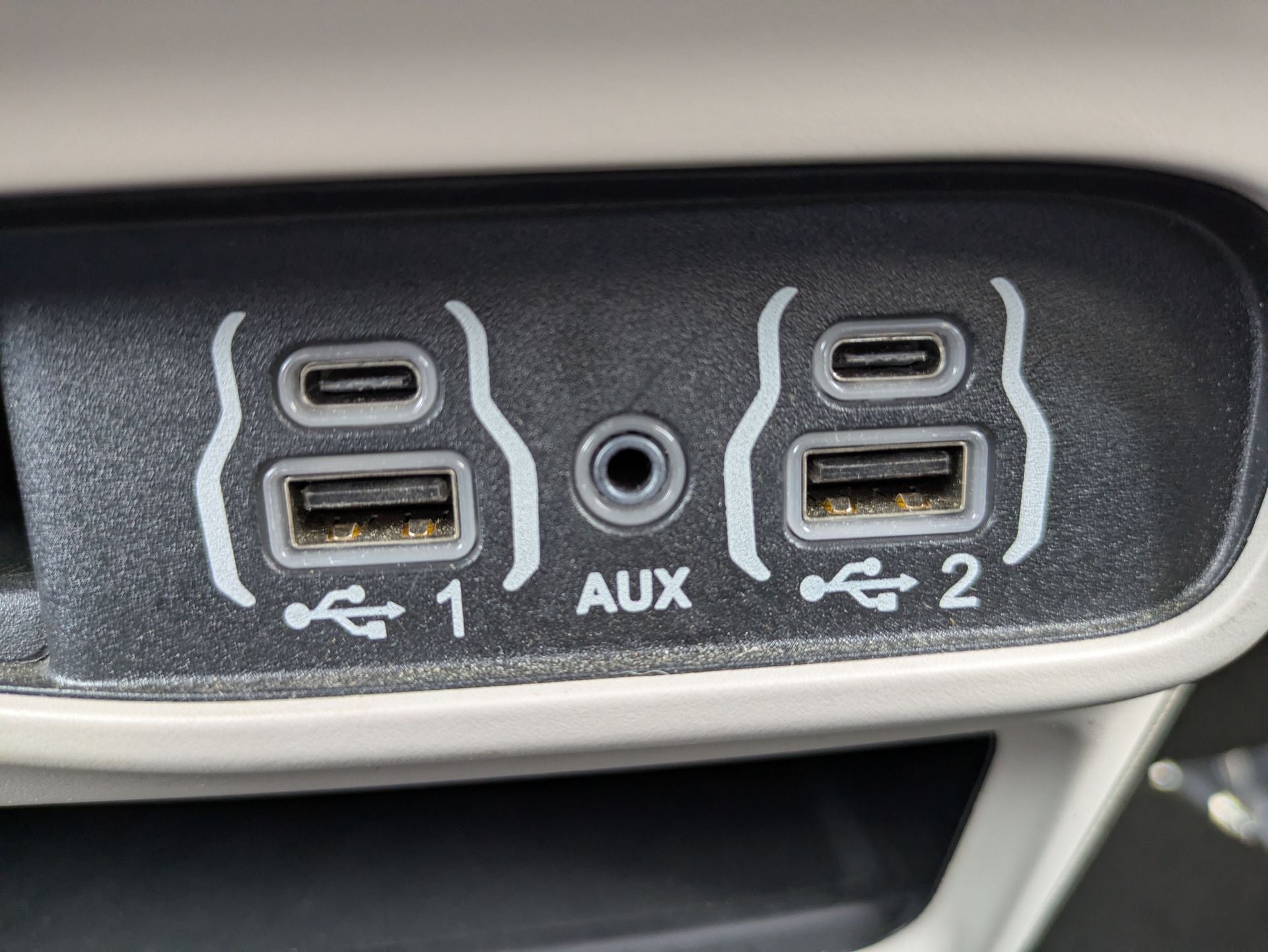 2023 Chrysler Voyager LX FWD