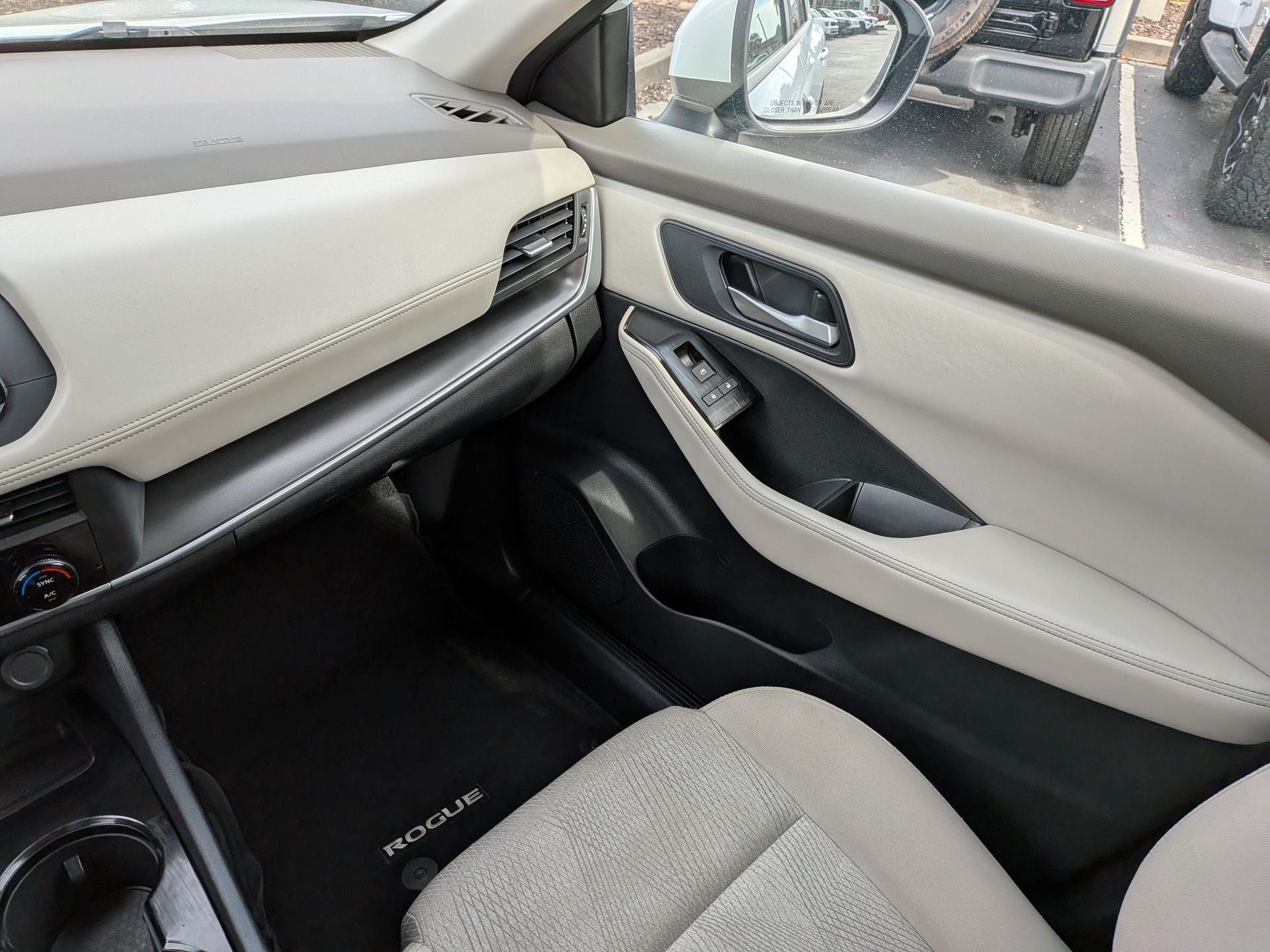 2025 Nissan Rogue SV FWD