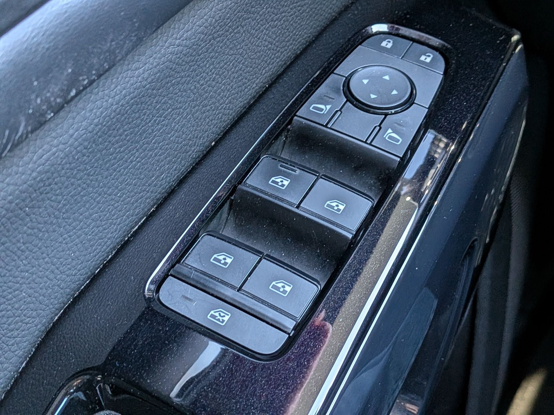 2022 Nissan Pathfinder S