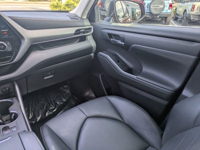 2022 Toyota Highlander XLE FWD