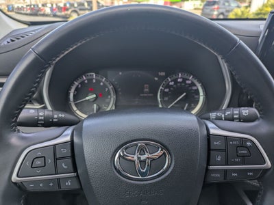 2022 Toyota Highlander XLE FWD
