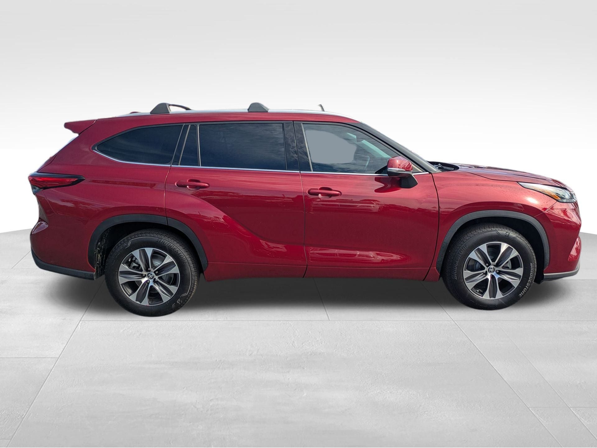 2022 Toyota Highlander XLE FWD